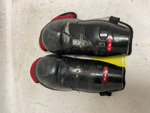 Vist Large View of Product Image Which is Used Easton S3 STEALTH Youth Shin Guards Black 8"