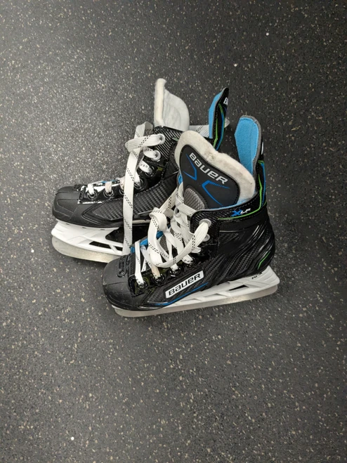 Vist Large View of Product Image Which is Used Bauer XLP Youth Hockey Skate Youth 11.0