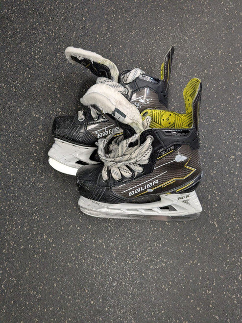 Vist Large View of Product Image Which is Used Bauer SUPREME ELITE Junior Hockey Skate Junior 01
