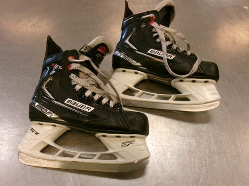 Vist Large View of Product Image Which is Used Bauer X3.5 Junior Hockey Skate Junior 02.5