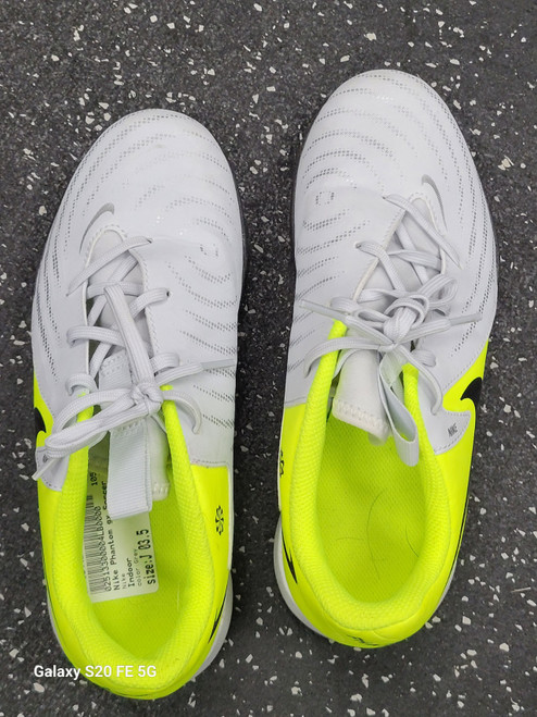 Vist Large View of Product Image Which is Used Nike Soccer Indoor Shoes Grey Junior 03.5