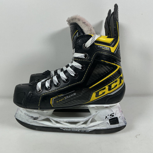 Vist Large View of Product Image Which is Used CCM VECTOR PLUS  Hockey Skate Jr 01.5