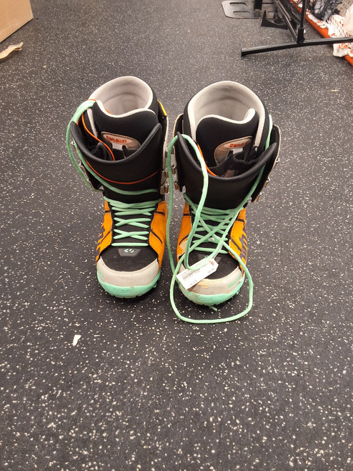 Vist Large View of Product Image Which is Used ThirtyTwo LASHED Mens Snowboard Boots Grey Senior 9