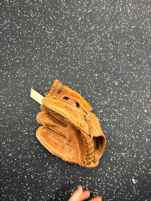 Vist Large View of Product Image Which is Used Regent 04620 BB/SB Glove LH Throw Brown 10"