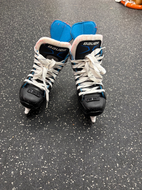 Vist Large View of Product Image Which is Used Bauer XLP Youth Hockey Skate Youth 11.0