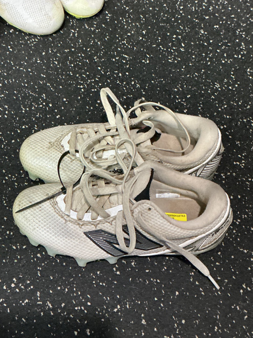 Vist Large View of Product Image Which is Used New Balance Jr FB Cleats Grey Junior 04.5