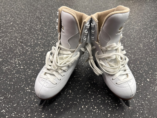 Vist Large View of Product Image Which is Used Jackson MYSTIQUE Girls Figure Skate White Junior 03