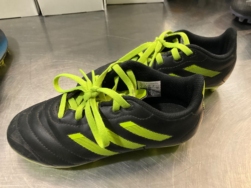 Vist Large View of Product Image Which is Used Adidas GOLETTO Soccer Cleats Black Junior 01