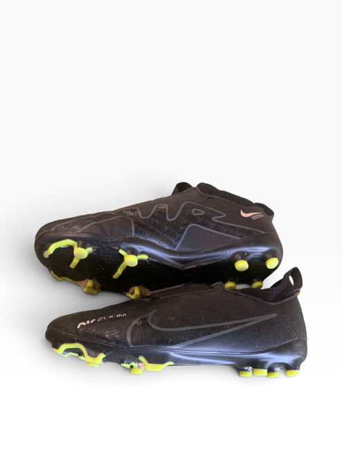 Vist Large View of Product Image Which is Used Nike Soccer Cleats Black Junior 04.5
