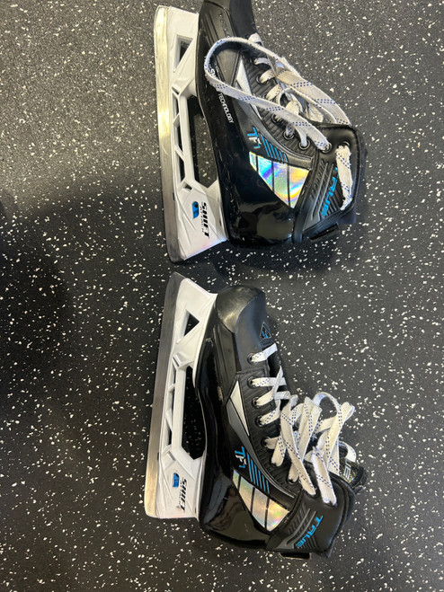 Vist Large View of Product Image Which is Used True TF7 6.5R Senior Goalie Skate Senior 6.5
