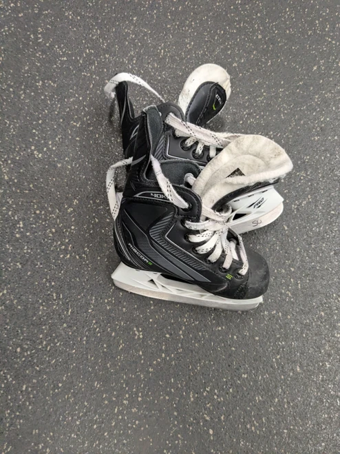 Vist Large View of Product Image Which is Used CCM RIBCORE 40K Youth Hockey Skate Youth 09.0