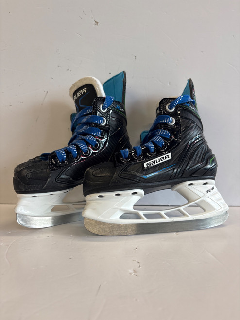 Vist Large View of Product Image Which is Used Bauer XLP Youth Hockey Skate Youth 09.0