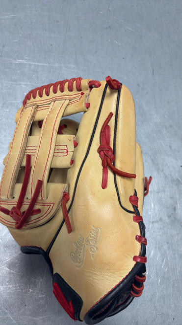 Vist Large View of Product Image Which is Used Marucci OXBOW BB/SB Glove RH Throw None 12"