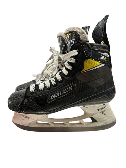Vist Large View of Product Image Which is Used Bauer SUPREME 3 5PRO Senior Hockey Skate Senior 5.5