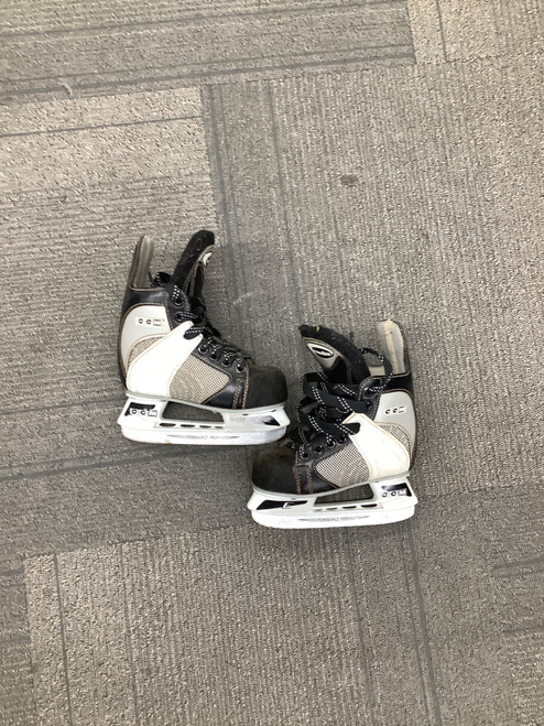 Vist Large View of Product Image Which is Used CCM POWERLINE 550 Youth Hockey Skate Youth 08.0