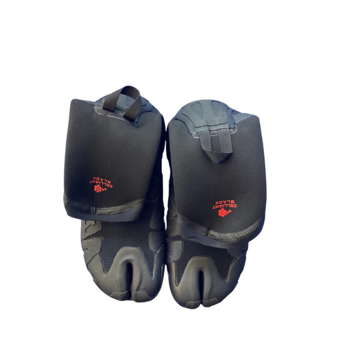 Vist Large View of Product Image Which is Used Water Shoes M Black Senior 13