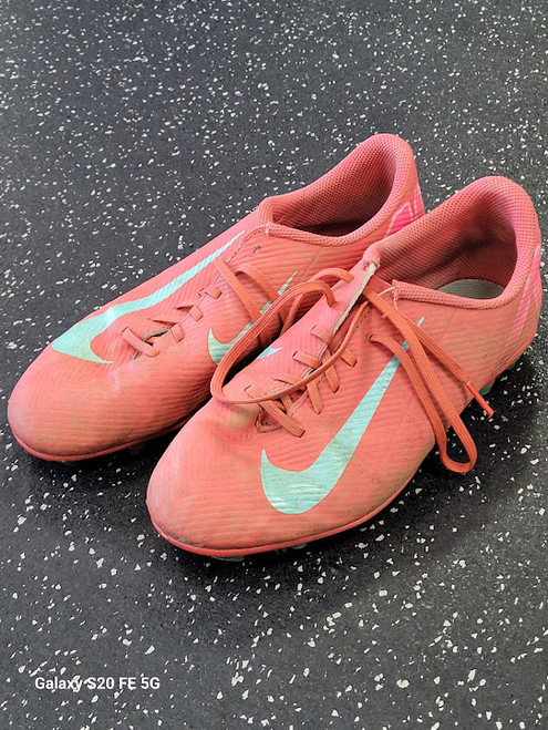 Vist Large View of Product Image Which is Used Nike MERCURIAL Soccer Cleats Red Junior 05.5