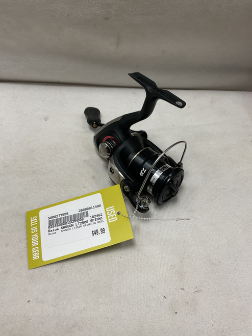 Vist Large View of Product Image Which is Used Daiwa SHOGUN LT2500 SPINNING REEL Fishing Reel Only