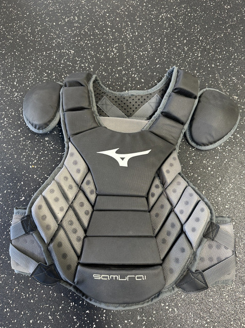 Vist Large View of Product Image Which is Used Mizuno SAMURAI Catchers Chest Protector Black Adult Size 15