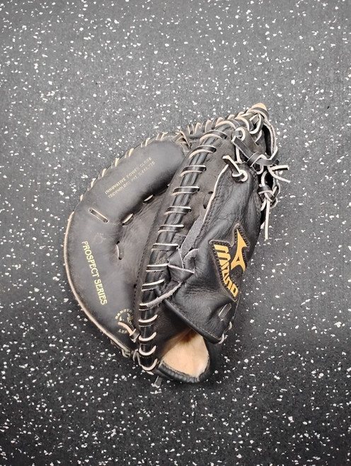Vist Large View of Product Image Which is Used Mizuno GXC 111 BB/SB Catchers LH Throw Black 31 1/2"