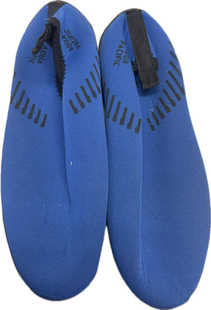 Vist Large View of Product Image Which is Used Water Shoes Y Royal Blue Junior 04