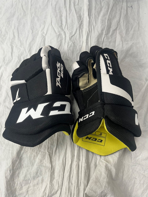 Vist Large View of Product Image Which is Used CCM 200 TACKS Junior Gloves Black 10"