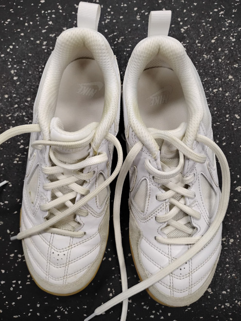 Vist Large View of Product Image Which is Used Nike Soccer Indoor Shoes White Junior 02.5