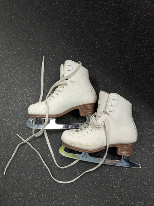 Vist Large View of Product Image Which is Used Jackson MYSTIQUE Girls Figure Skate White Junior 02.5