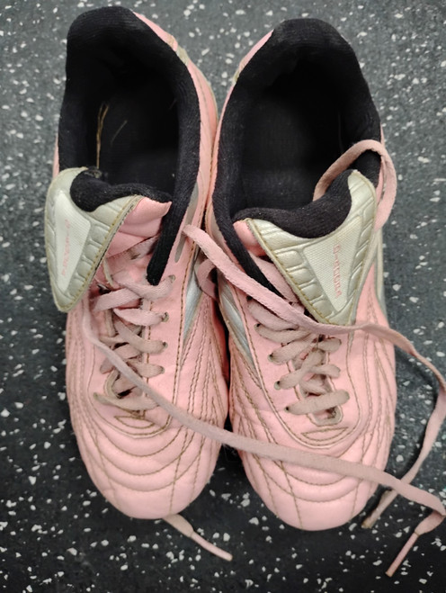 Vist Large View of Product Image Which is Used Diadora Soccer Cleats Pink Junior 01.5