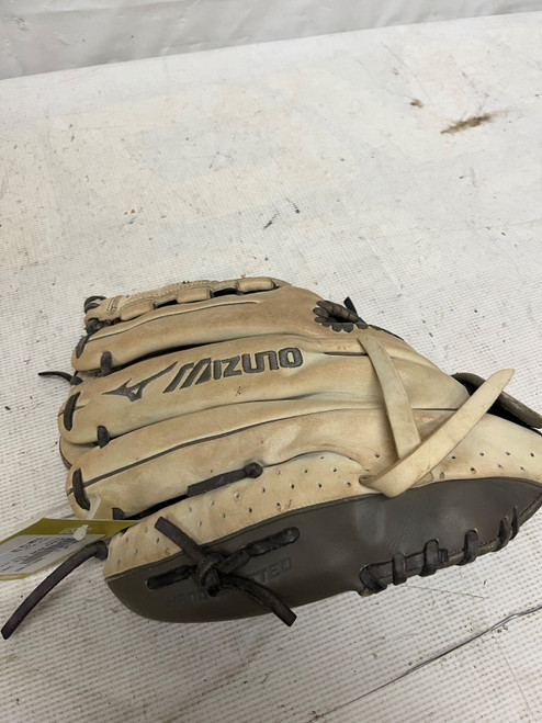 Vist Large View of Product Image Which is Used Mizuno PRIME ELITE BB/SB Glove RH Throw White 12"