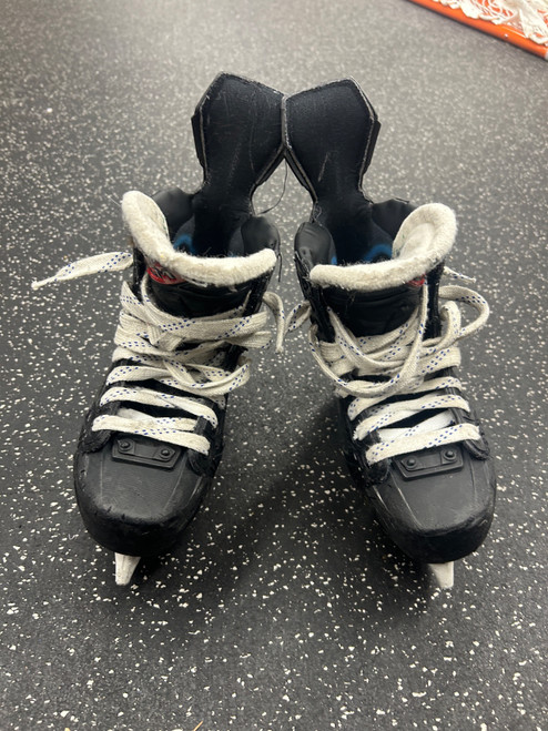 Vist Large View of Product Image Which is Used CCM JET SPEED FT 680 Junior Hockey Skate Junior 04.5