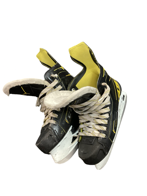 Vist Large View of Product Image Which is Used CCM SUPER TACKS 9370 Junior Hockey Skate Junior 04.5