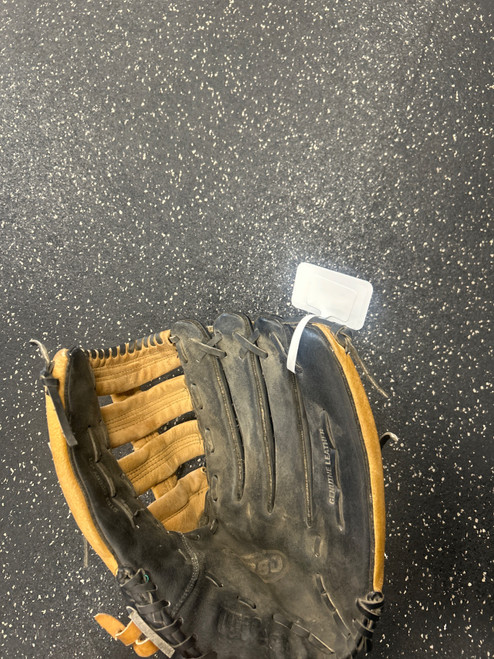 Vist Large View of Product Image Which is Used Wilson A0360 ES15 BB/SB Glove RH Throw Black 15"