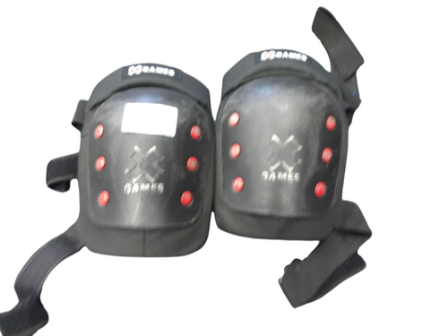 Vist Large View of Product Image Which is Used Bell Skateboard Kneepads Black LG