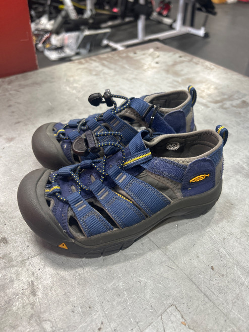 Vist Large View of Product Image Which is Used Keen Sandals Y