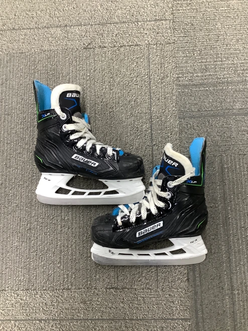 Vist Large View of Product Image Which is Used Bauer XLP Youth Hockey Skate Youth 12.0