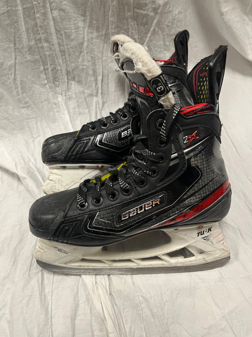 Vist Large View of Product Image Which is Used Bauer VAPOR 2X Junior Hockey Skate Junior 03.5