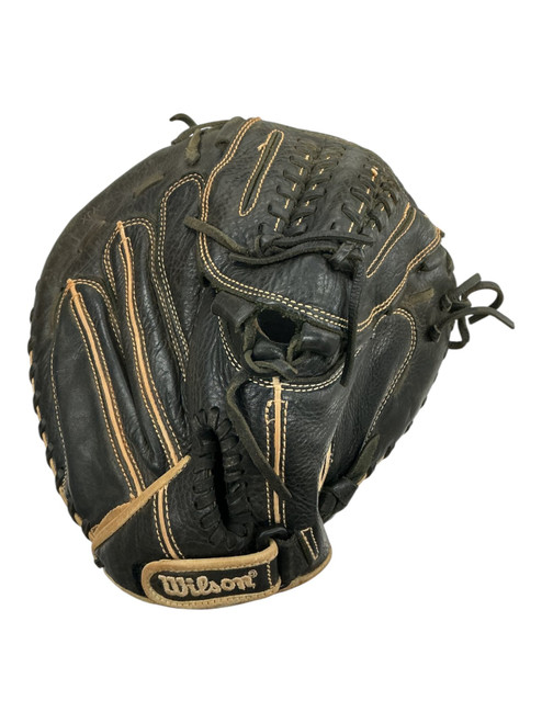 Vist Large View of Product Image Which is Used Wilson ONYX A12RF17CM33 Softball Catchers RH Throw Black 33"