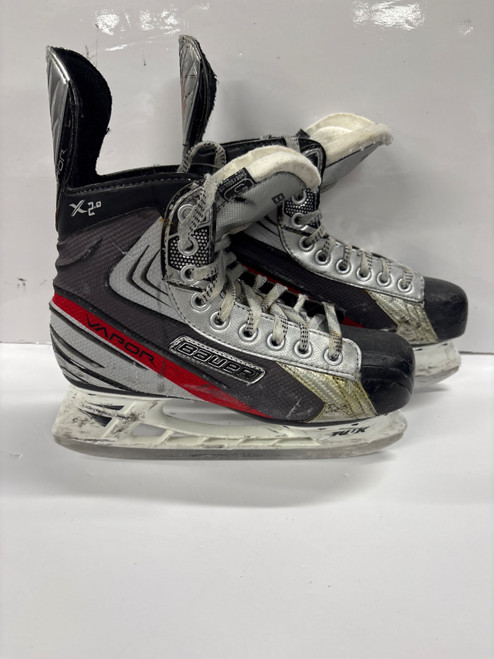 Vist Large View of Product Image Which is Used Bauer VAPOR XII Intermediate Hockey Skate Intermediate 5.5