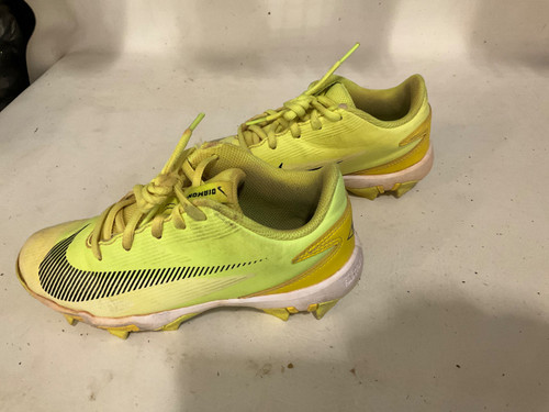 Vist Large View of Product Image Which is Used Nike 3.5 BB CLEAT BB/SB Cleats Yellow Junior 03.5