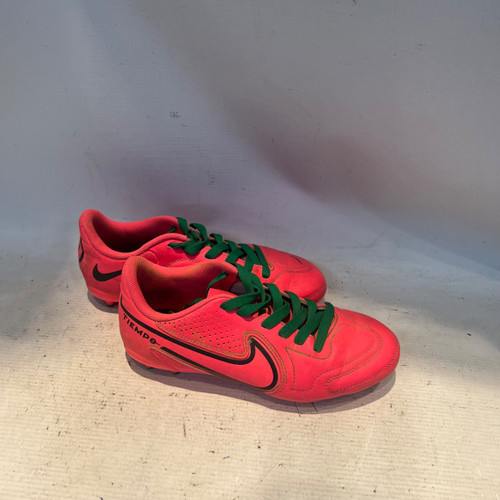 Vist Large View of Product Image Which is Used Nike Soccer Cleats Pink Junior 03.5