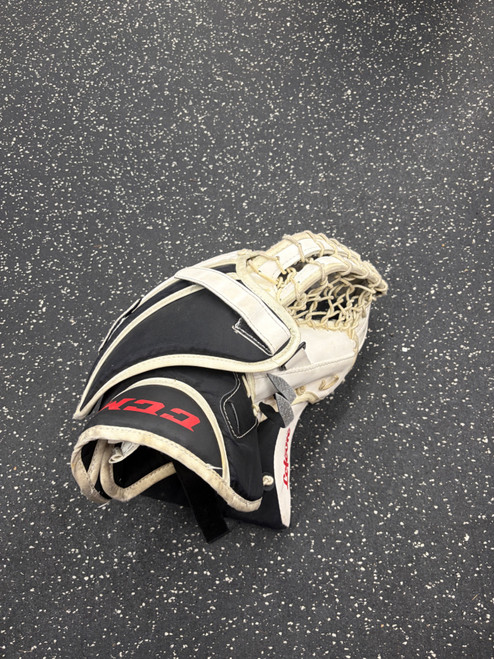 Vist Large View of Product Image Which is Used CCM P2.5 Junior Goalie Catcher White