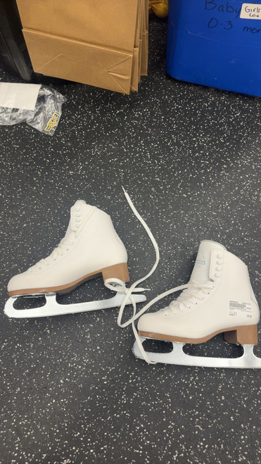 Vist Large View of Product Image Which is Used Jackson GLACIER 520 WomensFigure Skate White Senior 7
