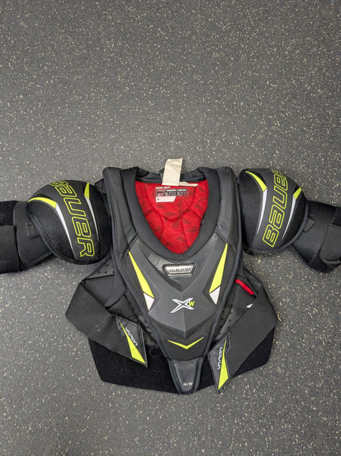Vist Large View of Product Image Which is Used Bauer XW Senior Shoulder Pads S/M