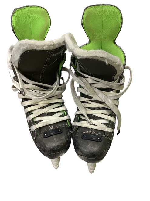 Vist Large View of Product Image Which is Used Bauer XLS Junior Hockey Skate Junior 01.5