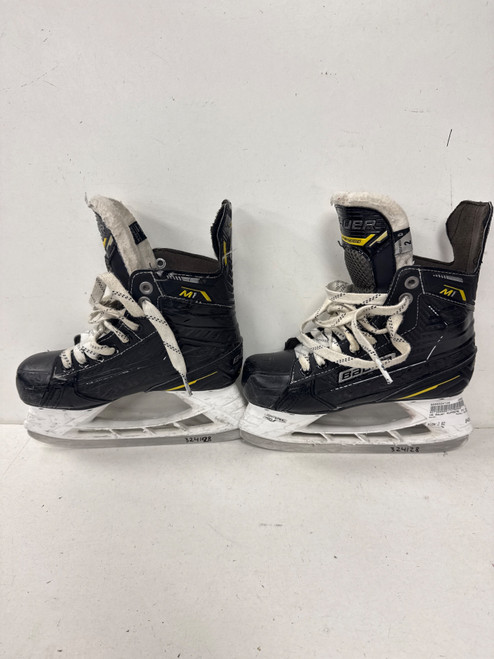 Vist Large View of Product Image Which is Used Bauer SUPREME M1 Junior Hockey Skate Junior 02