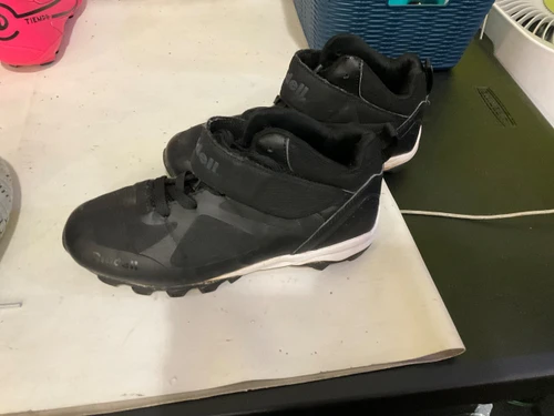 Vist Large View of Product Image Which is Used Riddell Jr FB Cleats Black Junior 02