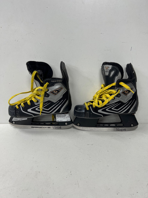 Vist Large View of Product Image Which is Used CCM VECTOR V4.0 Junior Hockey Skate Junior 03.5