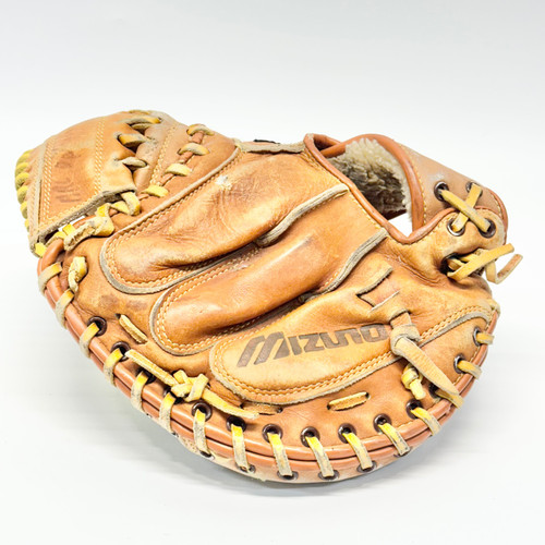 Vist Large View of Product Image Which is Used Mizuno MT1050 BB/SB Catchers RH Throw Tan 31 1/2"