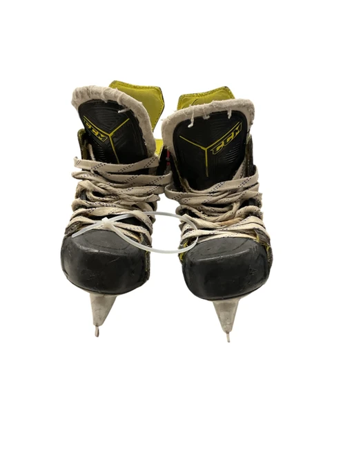 Vist Large View of Product Image Which is Used CCM SUPER TACKS 9380 SZ Y13.5 Youth Hockey Skate Youth 13.5